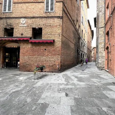 Kami-central Beautiful Over The Roofs Apartment Siena